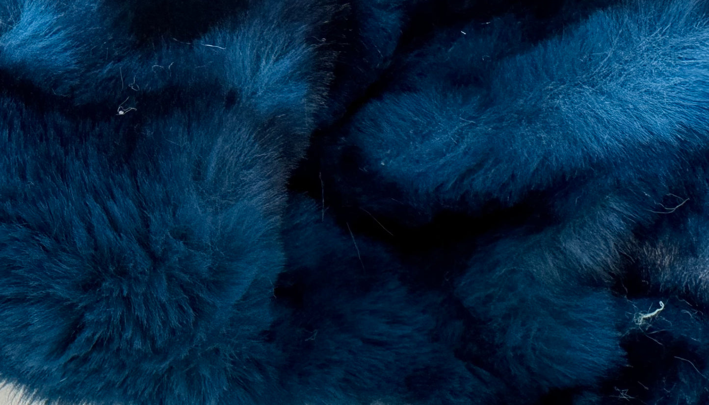 Annie Luxe Cuddle Throw Blanket - Husky